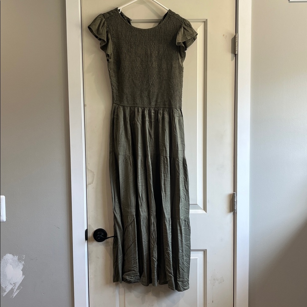 Green midi Dress with Ruffle Sleeves